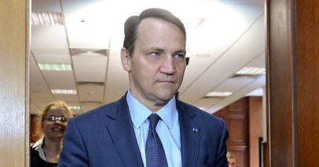 Sikorski obiecał, że dorzuci się na pałacyk dla Jarosława Kaczyńskiego. Stawia warunek