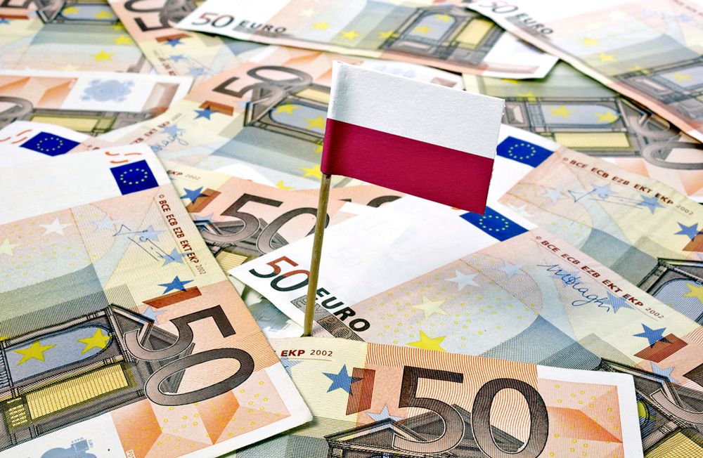 Złoty od pewnego czasu wyraźnie osłabia się względem euro.