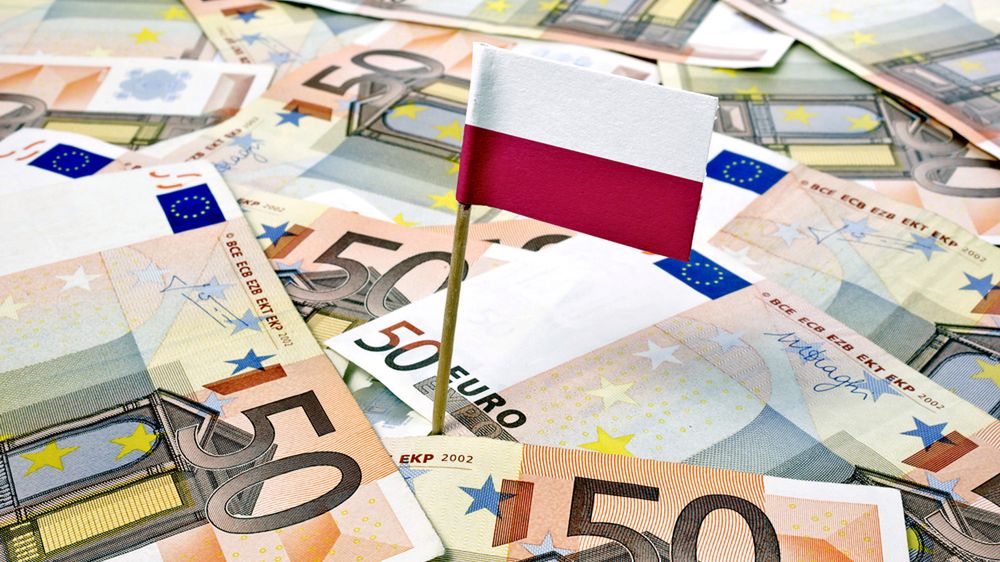 Złoty od pewnego czasu wyraźnie osłabia się względem euro.