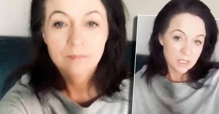 Jak zasłaniać twarz, kiedy nie masz maseczki? Ewa Drzyzga wpadła na genialny pomysł [WIDEO]