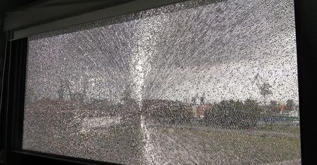 Gdańsk. Zbita szyba w biurze Lecha Wałęsy