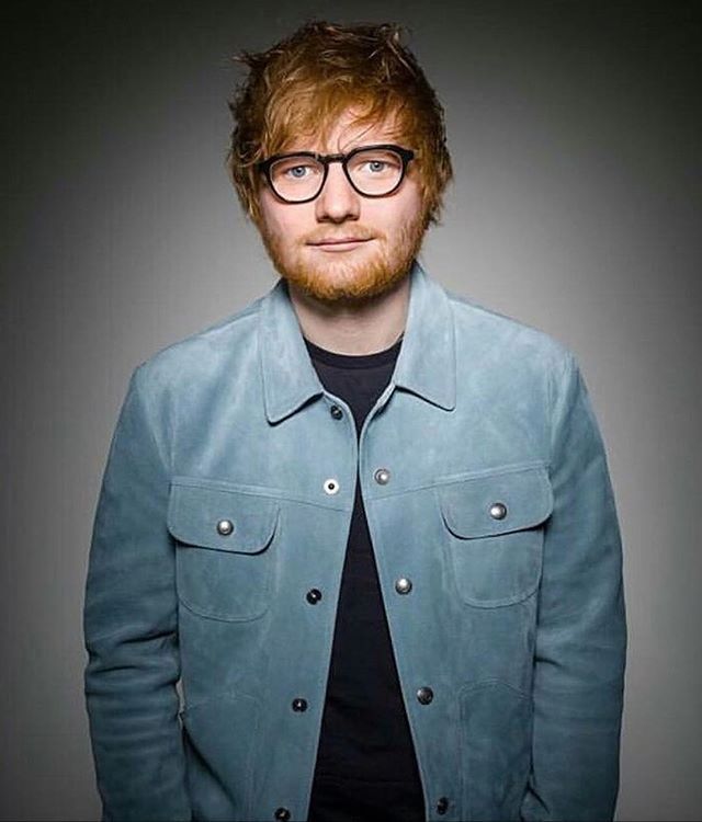 Pierścionek zaręczynowy dla mężczyzny? Ed Sheeran świeci przykładem