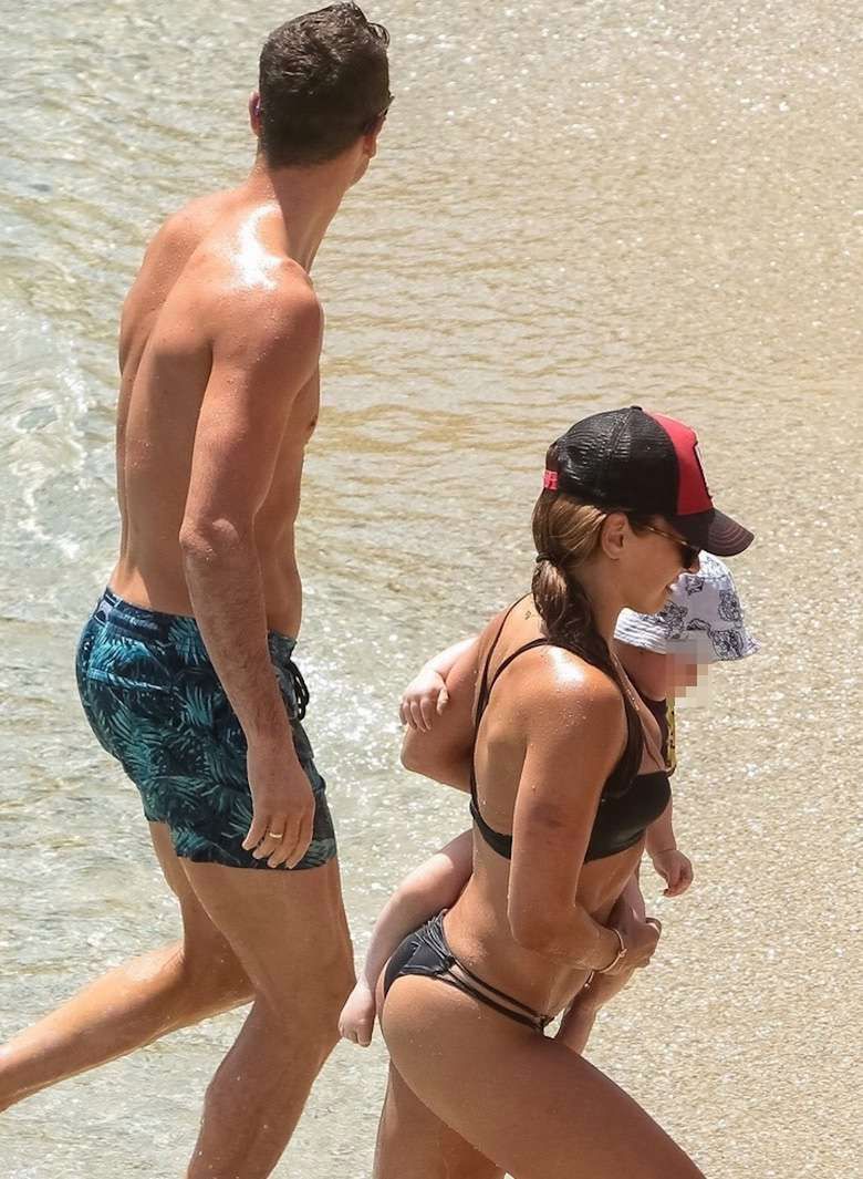 Anna Lewandowska i Robert Lewandowski z córką Klarą na wakacjach w Grecji