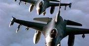 F-16 nad Warszawą. Samolot z prochami legendarnego kpt. Ryszarda Białousa przyleciał do Polski