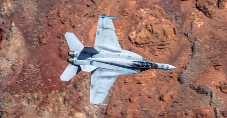 Katastrofa F-18 w Kalifornii. Siedem osób rannych