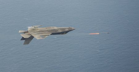Niesamowity manewr najdroższych myśliwców świata F-35