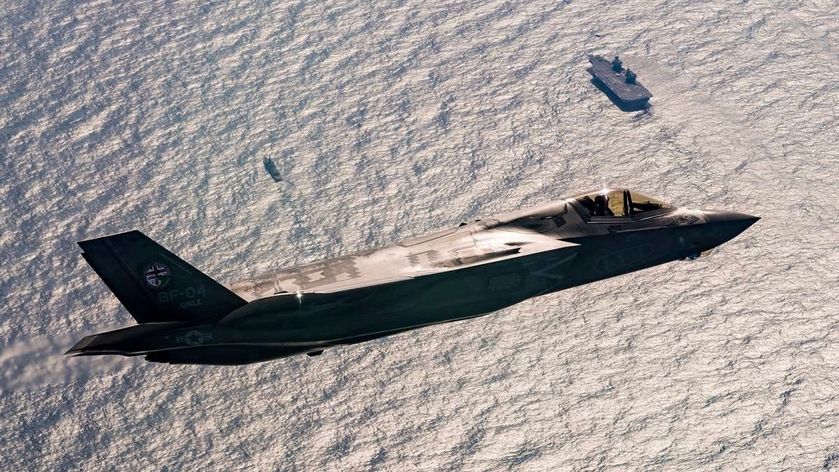 F-35B ponad HMS Queen Elizabet
