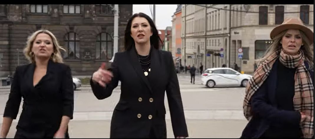 Mandaryna, Gosia Andrzejewicz i Ina - Nigdy nie będziesz szła sama