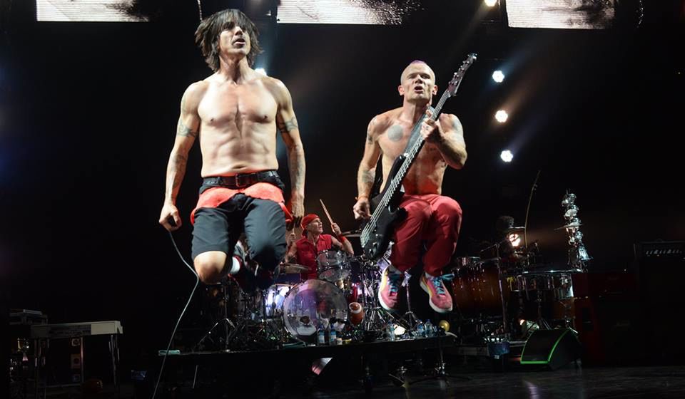 Wokalista Red Hot Chili Peppers ma się dobrze