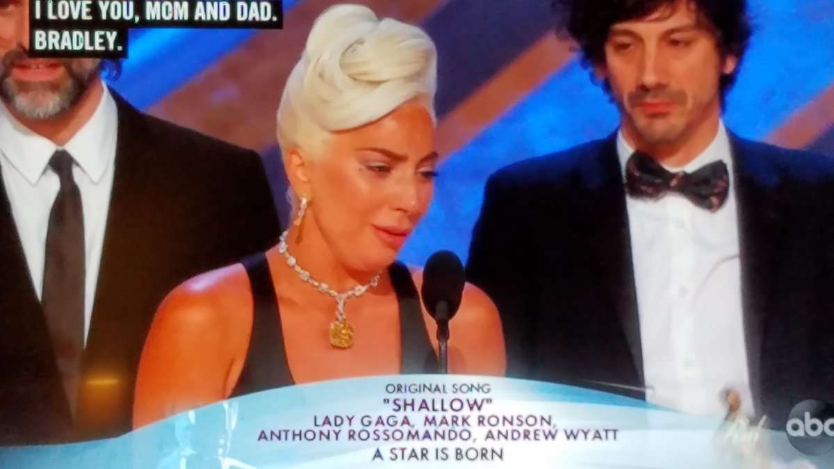 Lady Gaga z Oscarem za Shallow