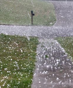 Gradobicie, zalane ulice i wezwania karetek. Przez Polskę przechodzą ulewy