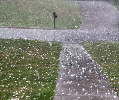 Gradobicie, zalane ulice i wezwania karetek. Przez Polskę przechodzą ulewy