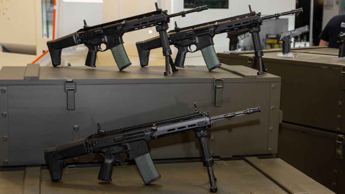 Straż graniczna, jako pierwsza formacja w Polsce, kupuje karabinki MSBS GROT z krótką lufą.