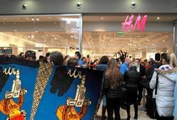 Seria problemów H&M. Sieć przeprasza za skarpetki z "Allahem"