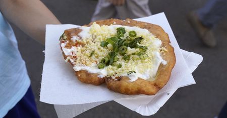Węgierski fast food. Placek, którym zajada się pół Europy