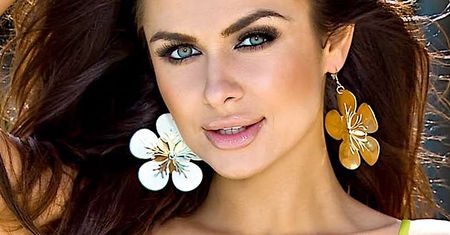 Natalia Siwiec paraduje bez stanika po plaży! W tropikach zrobiło się jej bardzo gorąco!