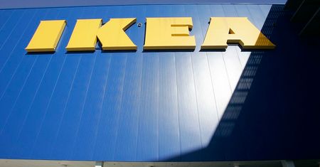 IKEA zwalnia pracownika za cytowanie Biblii. Wiemy ile w sądzie zażąda wyrzucony z pracy