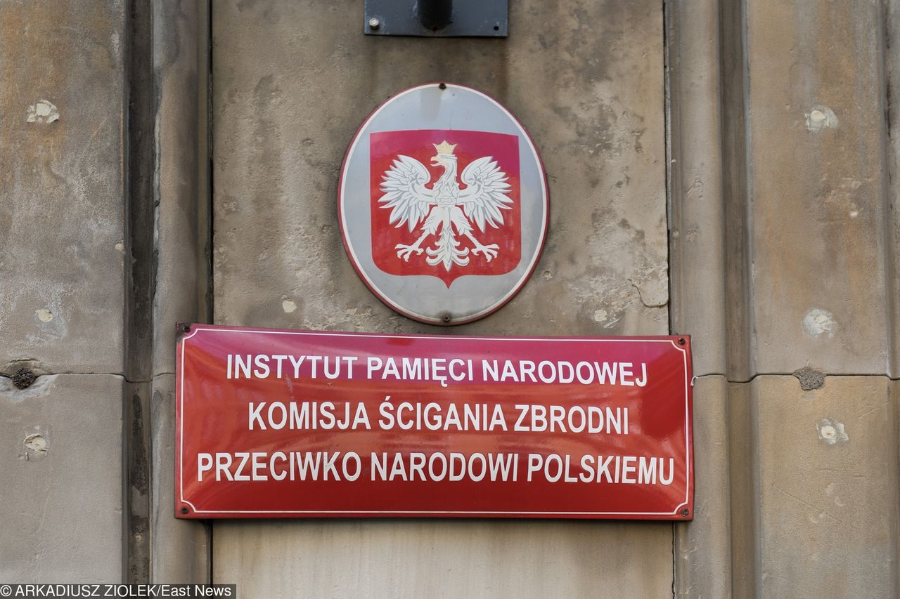 Policjanci z alkomatem pojawili się na konferencji IPN