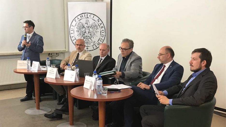 Uczestnicy debaty o zachowaniach obywateli II RP pod okupacją