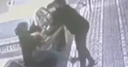 Iran. Zaatakował ją, bo miała źle założony hidżab. Mocno się zdziwił