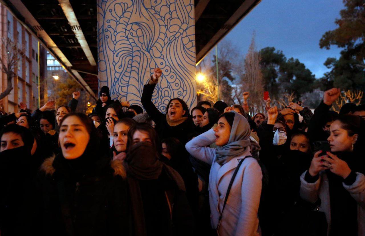Iran. "Chamenei - morderco!". Ludzie wyszli na ulice Teheranu