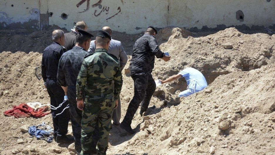 Irak: Odkryto groby ofiar terrorystów Państwa Islamskiego