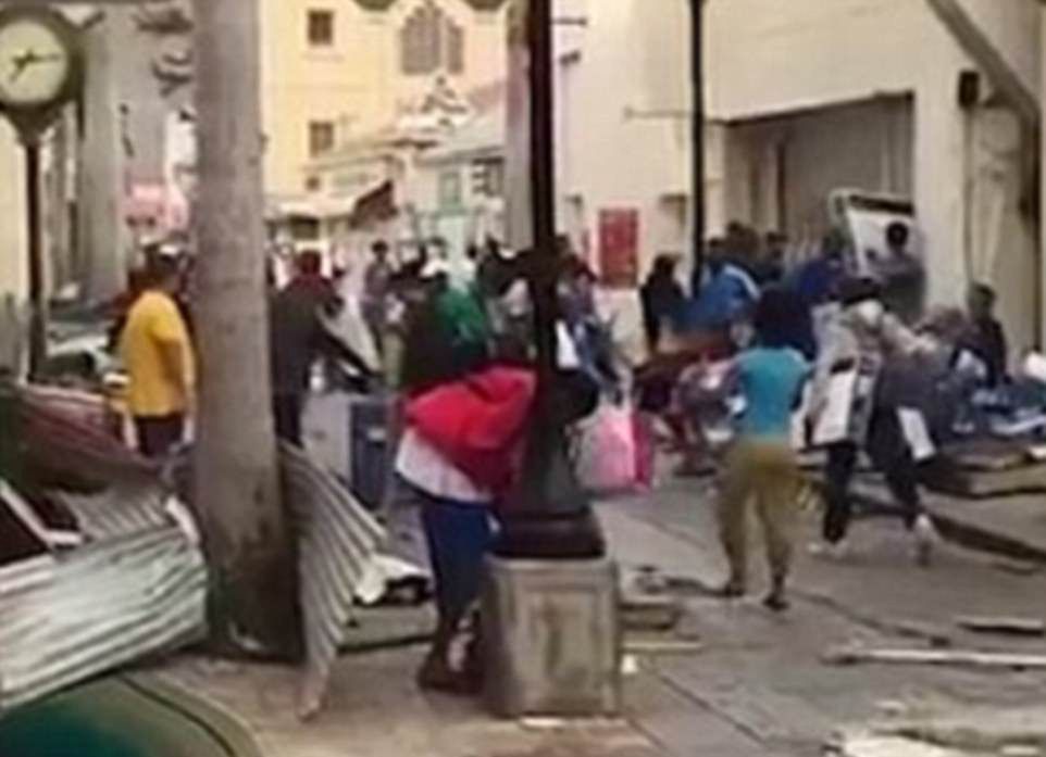 Anarchia po przejściu huraganu Irma. Rozboje, kradzieże, kilkuset uzbrojonych więźniów na wolności