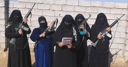 Szokujące wyznania kata z kobiecego "Gestapo" ISIS. "Cieszyło mnie torturowanie kobiet przed ich ojcami"