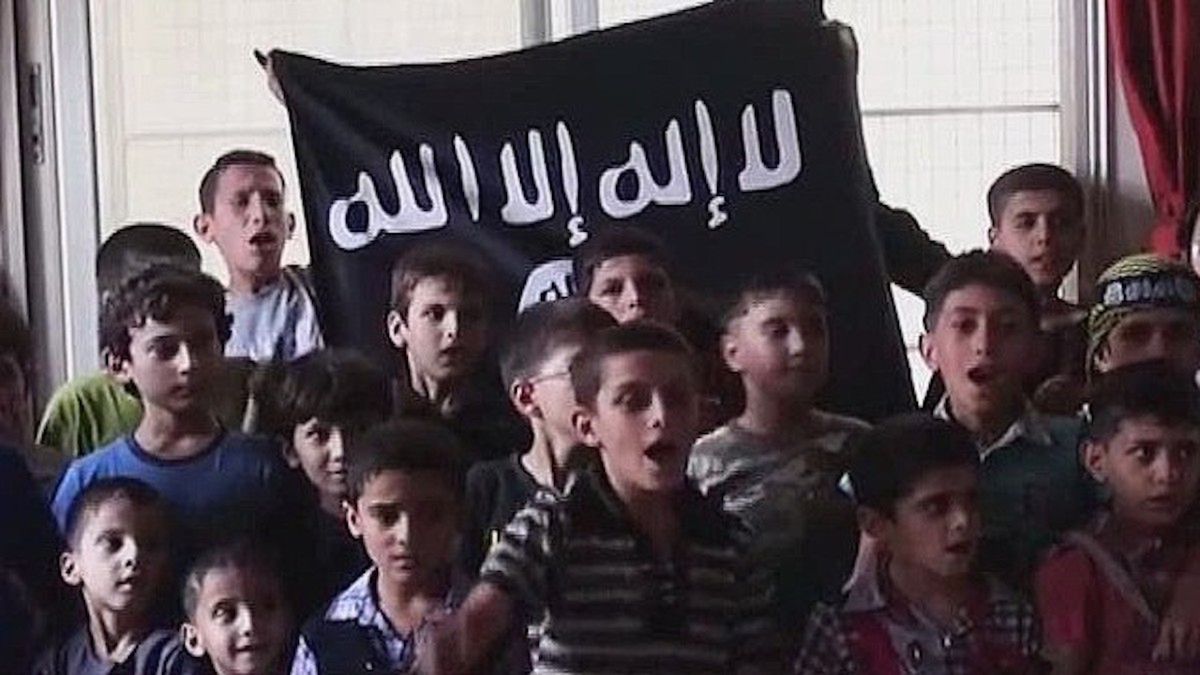 Muzułmańskie dzieci udawały podrzynanie gardeł