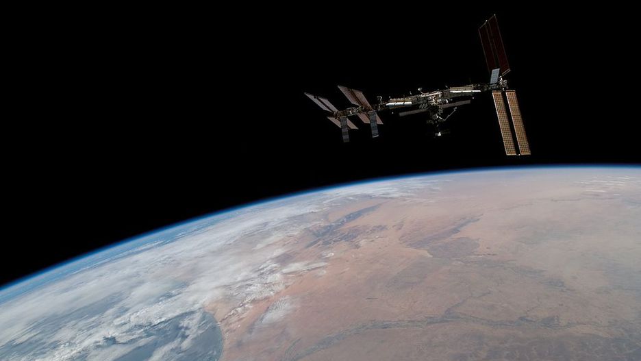 Międzynarodowa Stacja Kosmiczna - astronauci zajmują się instalacją nowej części