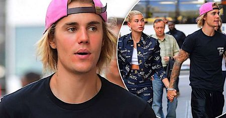 Justin Biber w kapciach i Hailey Baldwin cała w Versace podczas romantycznego spaceru. Już nie ukrywają, że są parą!