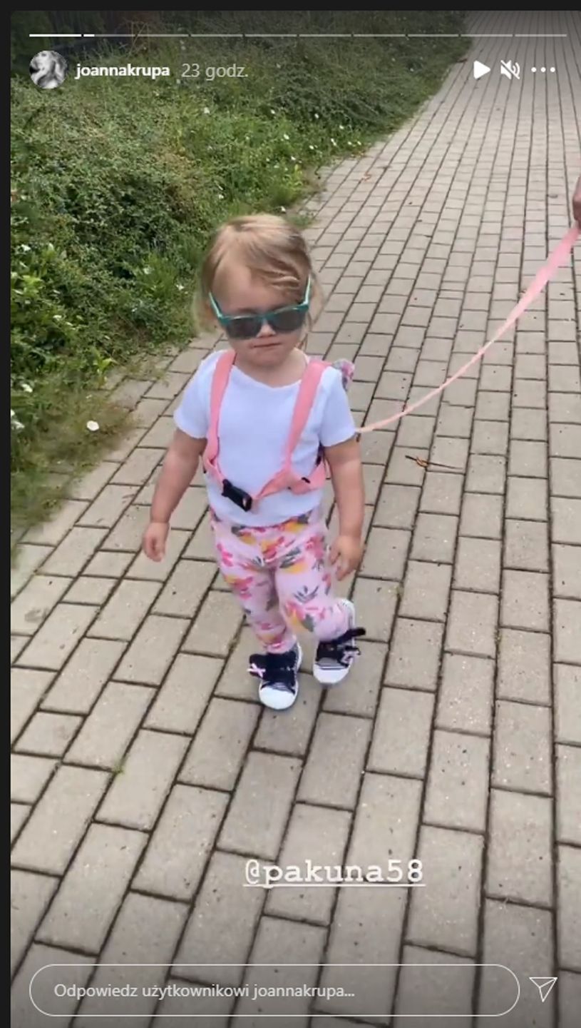 Joanna Krupa na spacerze z Ashą
