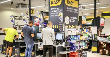 Coraz więcej bezobsługowych kas w Biedronce. Na razie to tylko eksperymenty