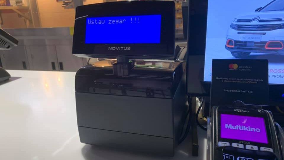 "Ustaw zegar" - taki komunikat zobaczyli właściciele pechowych kas. Zegara jednak ustawić się nie da, a drukarka musi iść do serwisu