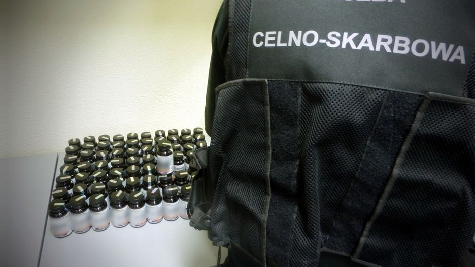 Za naruszenie przepisów dotyczących wwożenia do Polski lekarstw grozi do dwóch lat więzienia
