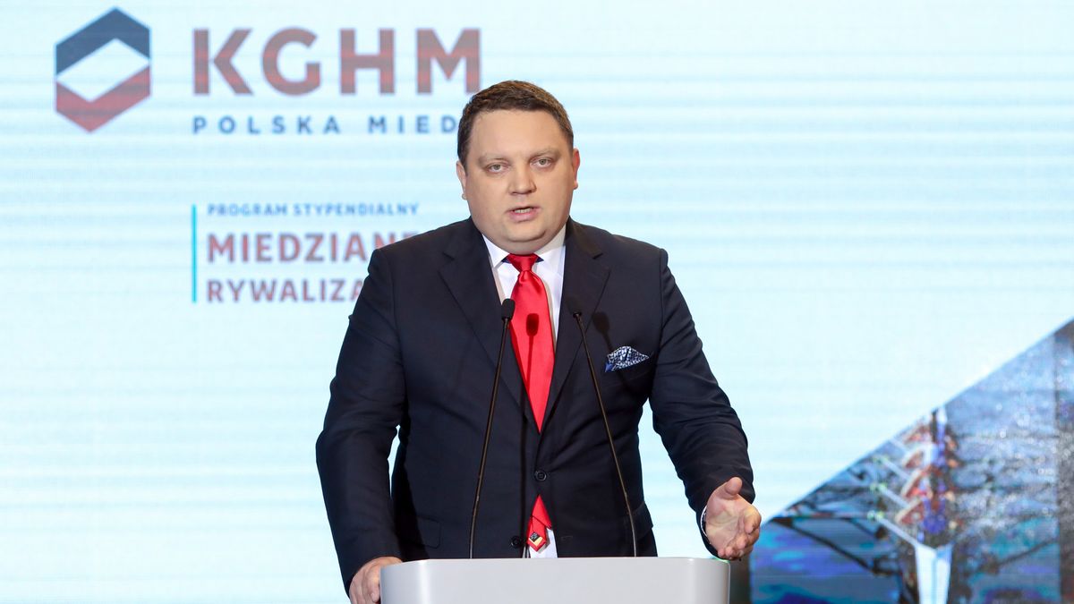 Prezes KGHM poinformował w poniedziałek, że spółka produkuje 30 tys. litrów płynu dezynfekcyjnego na dobę