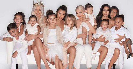 Kardashianki chciały zrobić z dzieci miss i misterów. Koszmarne wpadki z Photoshopem na świątecznej kartce