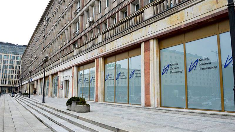 Urząd KNF ostrzega przed firmą prowadzącą tajemniczy serwis maklerski