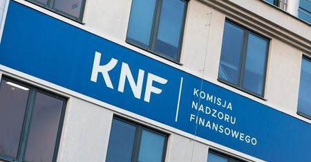 Ważne zmiany w płatnościach i logowaniu się do banku. KNF da więcej czasu