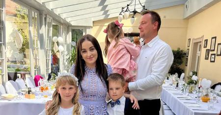 Żona rolnika pokazała zdjęcia z komunii siostry. Uwagę przykuwa jeden szczegół