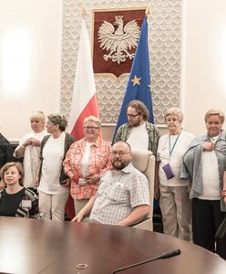 Gdyby tylko pani Premier to widziała. Działacze KOD weszli do jej biura i zrobili sobie wymowne zdjęcie