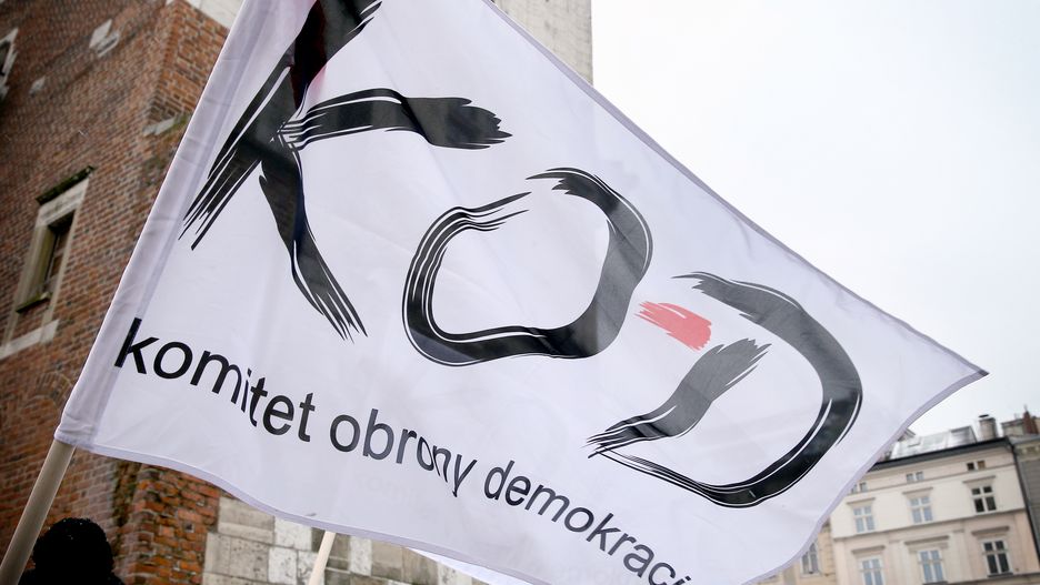 Policja poszukuje lidera Kapeli grającego na marszach KOD, który unika odbycia kary