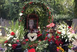 Odwiedziliśmy grób Kory rok po jej śmierci. Legenda artystki kwitnie