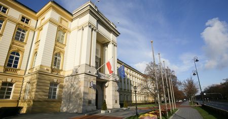 Tylko w WP. Kontrowersyjna tablica dla ofiar ze Smoleńska była celowa. Mamy wytłumaczenie KPRM