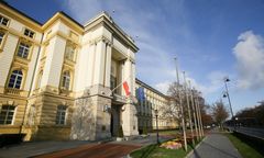 Tylko w WP. Kontrowersyjna tablica dla ofiar ze Smoleńska była celowa. Mamy wytłumaczenie KPRM