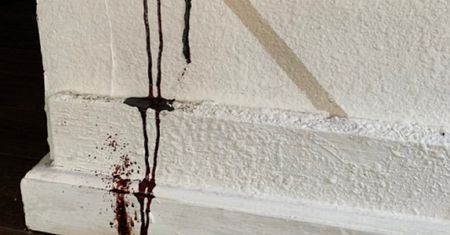 USA. Czarna ciecz płynęła po ścianie. Dokonano przerażającego odkrycia