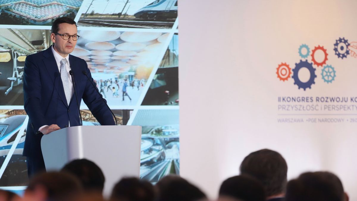 - Przedstawiamy strategiczne studium lokalizacyjne 10 szprych i plan budowy 1,6 tys. km zupełnie nowych linii kolejowych – podkreślił szef rządu.