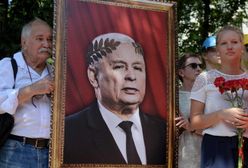 Kaczyński z symbolem władzy. "Komitet Rozbiórki Sądownictwa"