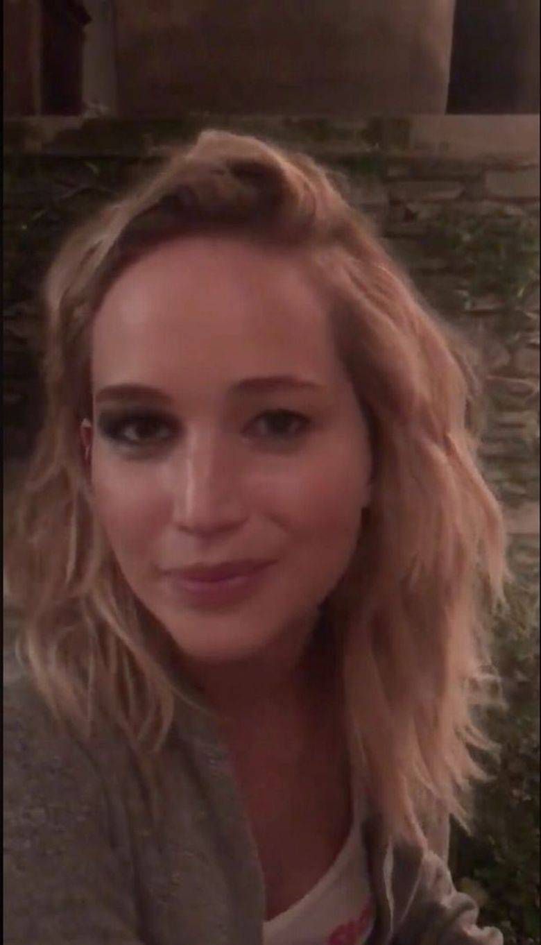Jennifer Lawrence pomalowała pół twarzy