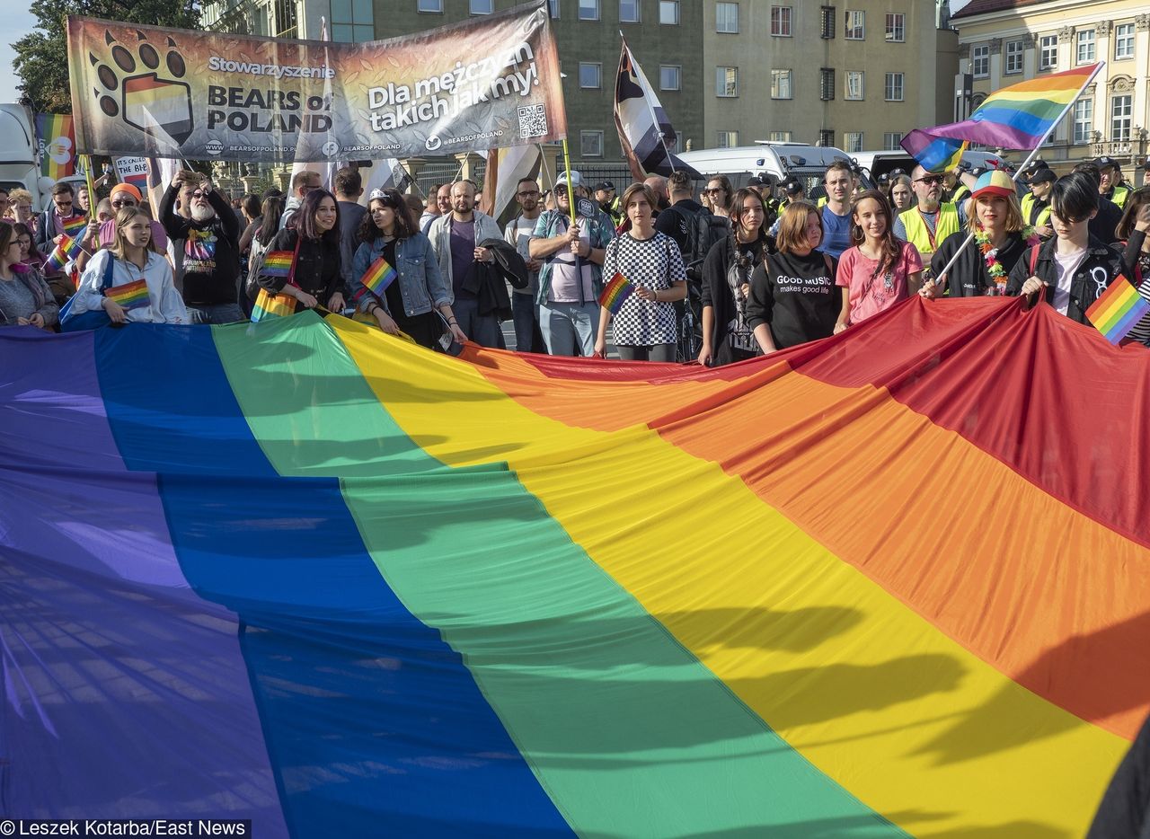 Episkopat zabrał głos ws. "tęczowego piątku". Nie chce "propagowania środowisk LGBTQ"